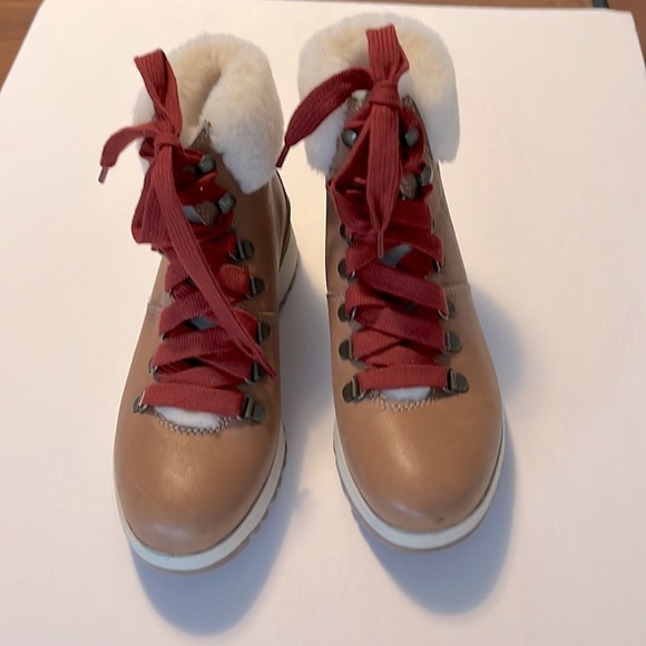 NEW Bionica Diablo Women’s Tan Shearling ankle all weather waterproof lace boots - Picture 2 of 12